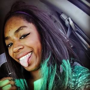 Meet your Posher, Crystal